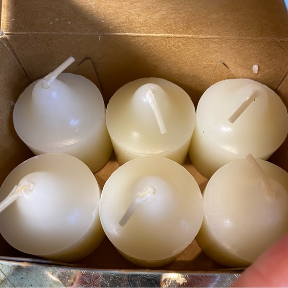 PartyLite Vanilla Votive Candles in Light Blue Box - Picture 2 of 4